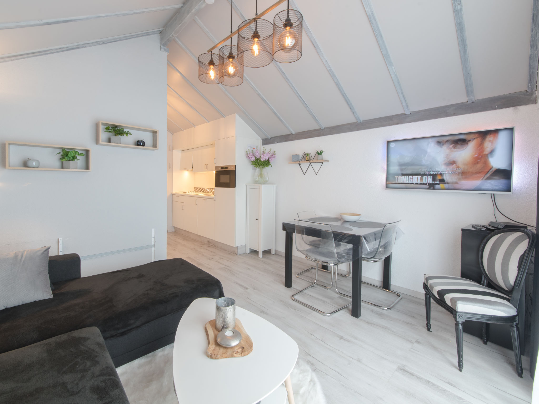 Photo of La Bella Vita parking and shared pool