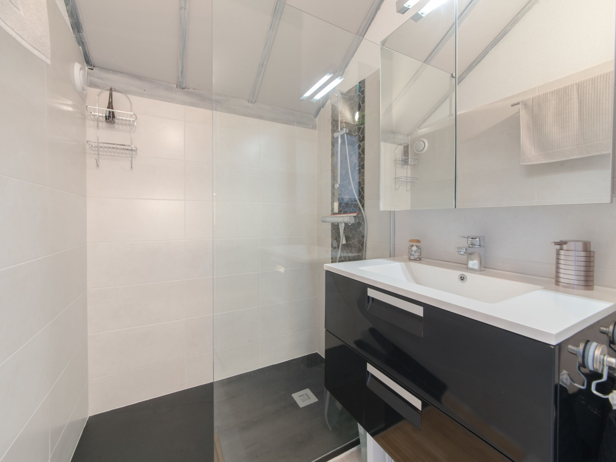 Photo of La Bella Vita parking and shared pool