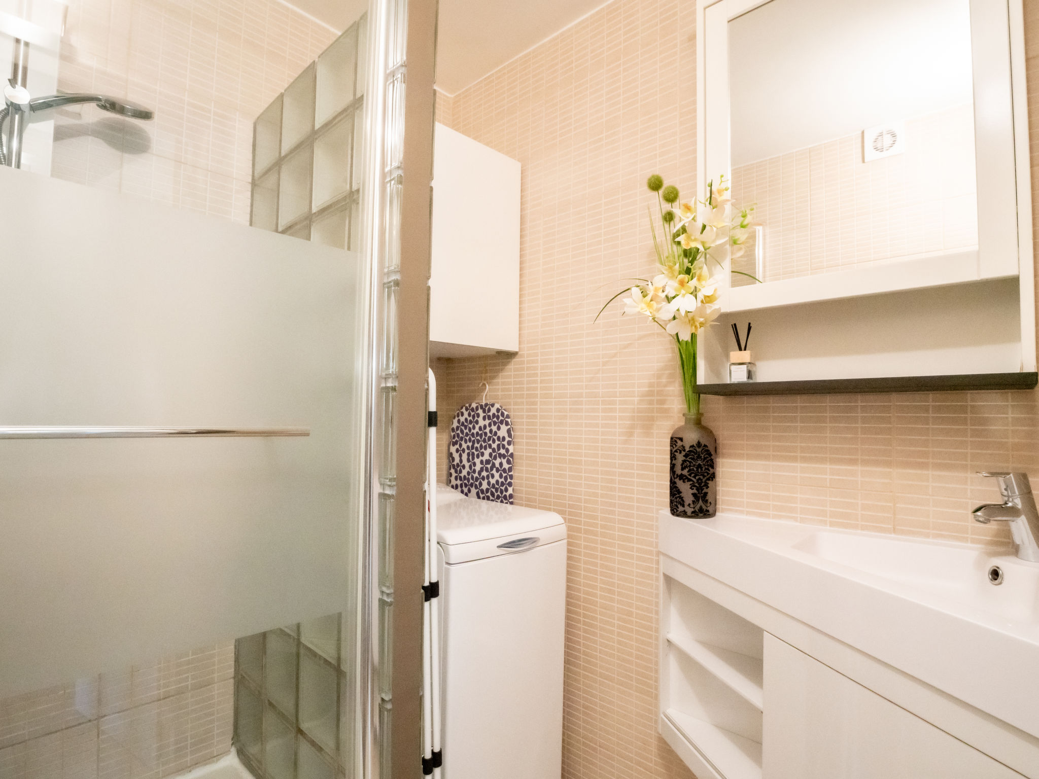 Photo of Giuliott with parking and shared pool