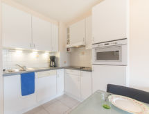 4-persoons appartement in De Haan met zwembad op 1 km van strand - thumbnail 2