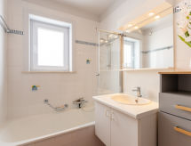 Op 750 m van het centrum: modern 5-persoons appartement in De Haan - thumbnail 2