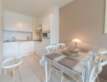 Ferienwohnung Zeeflat with parking and shared pool