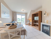 Ferienwohnung Zeeflat with parking and shared pool