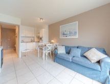 Ferienwohnung Zeeflat with parking and shared pool