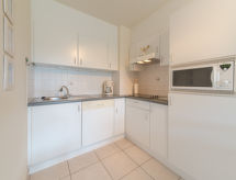 Ferienwohnung Zeeflat with parking and shared pool
