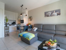 Licht studio-appartement met zwembadzicht in De Haan, vlakbij zee - thumbnail 1