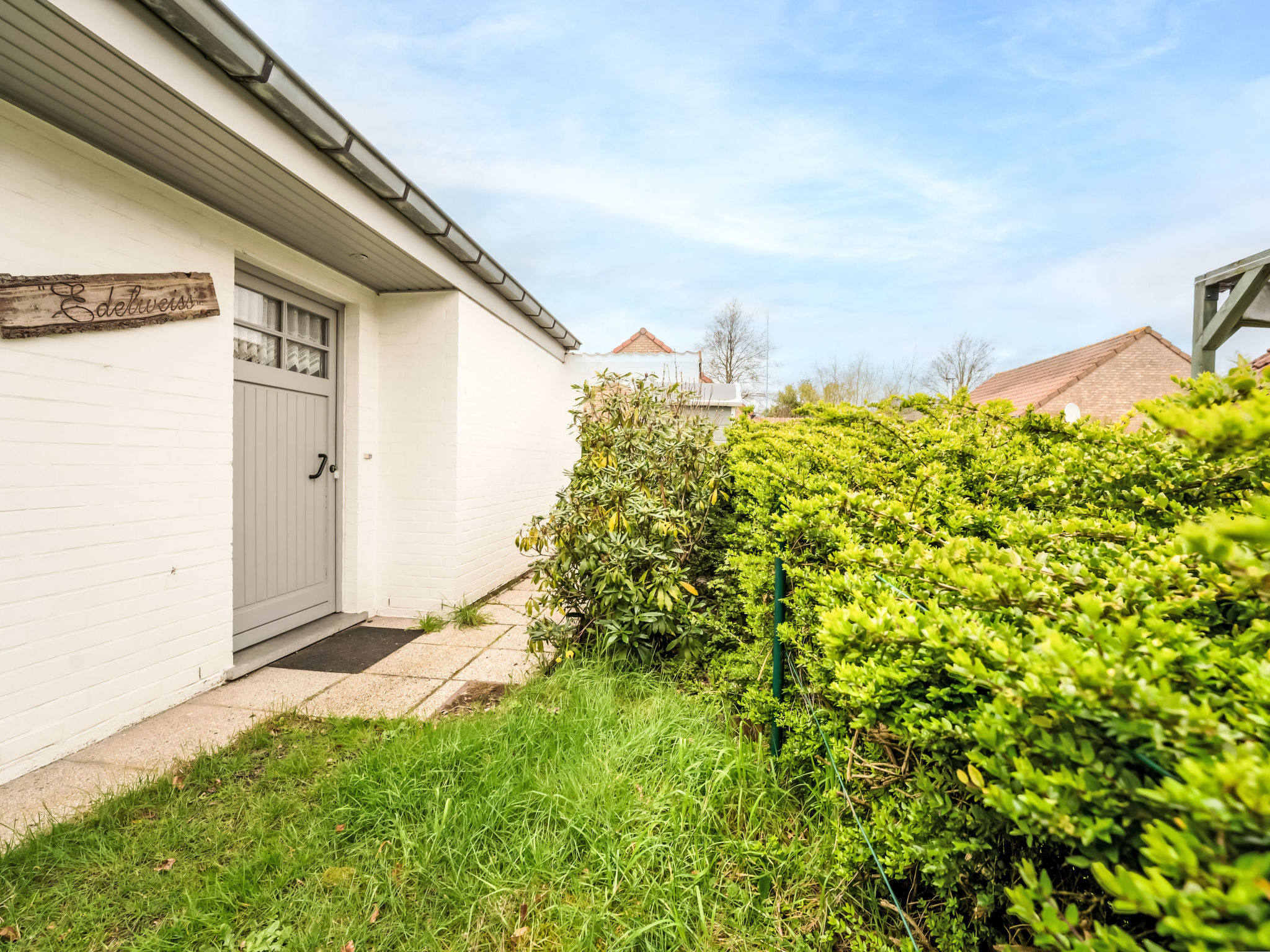 Photo of Edelweiss with parking