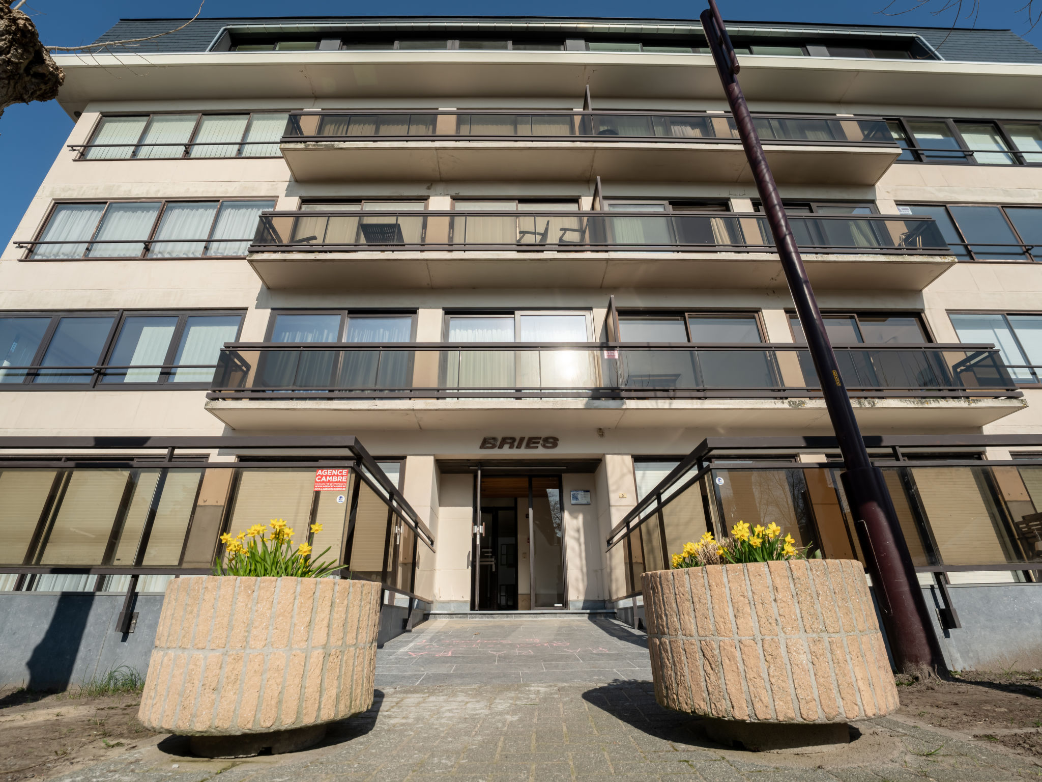 Soley with parking - Buiten