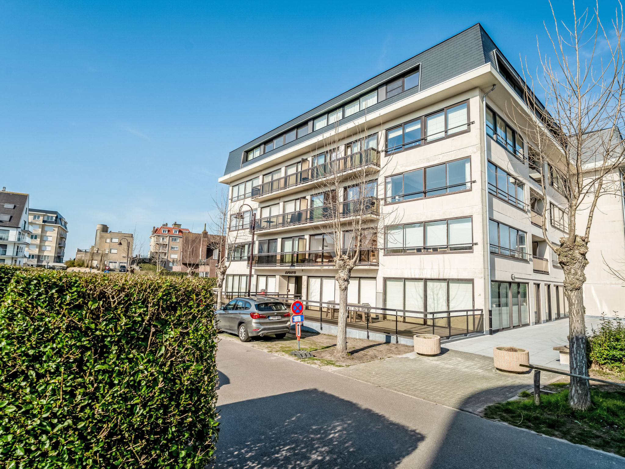 Soley with parking - Buiten