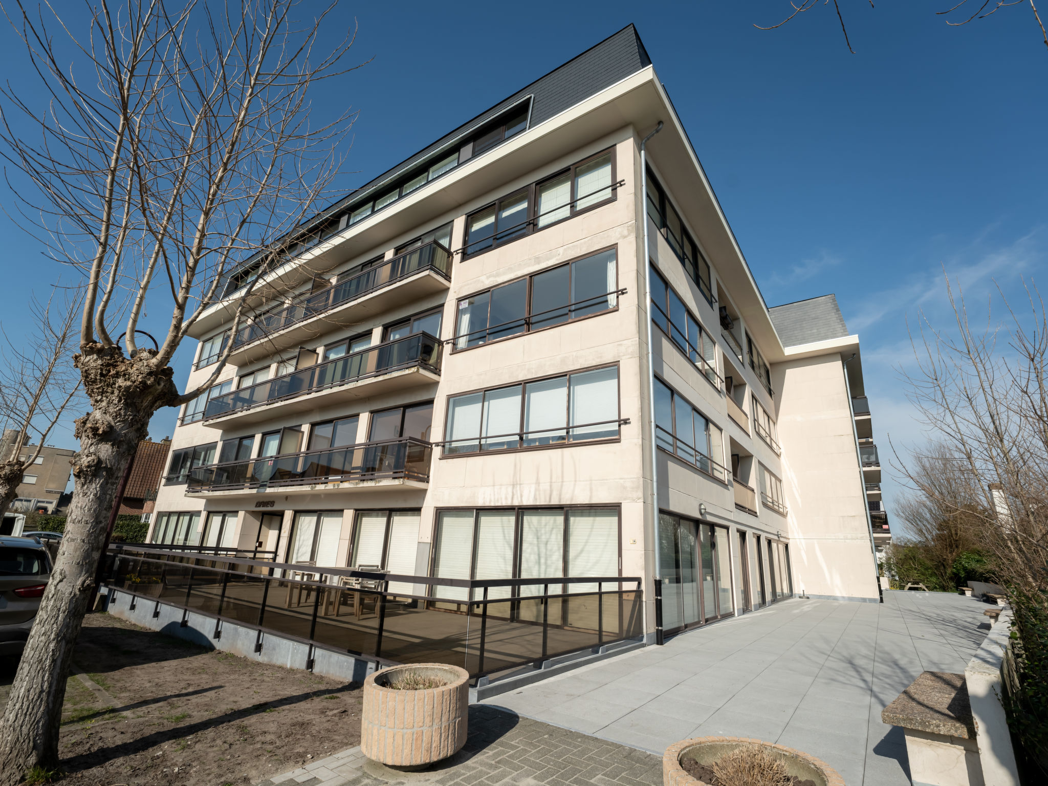 Soley with parking - Buiten