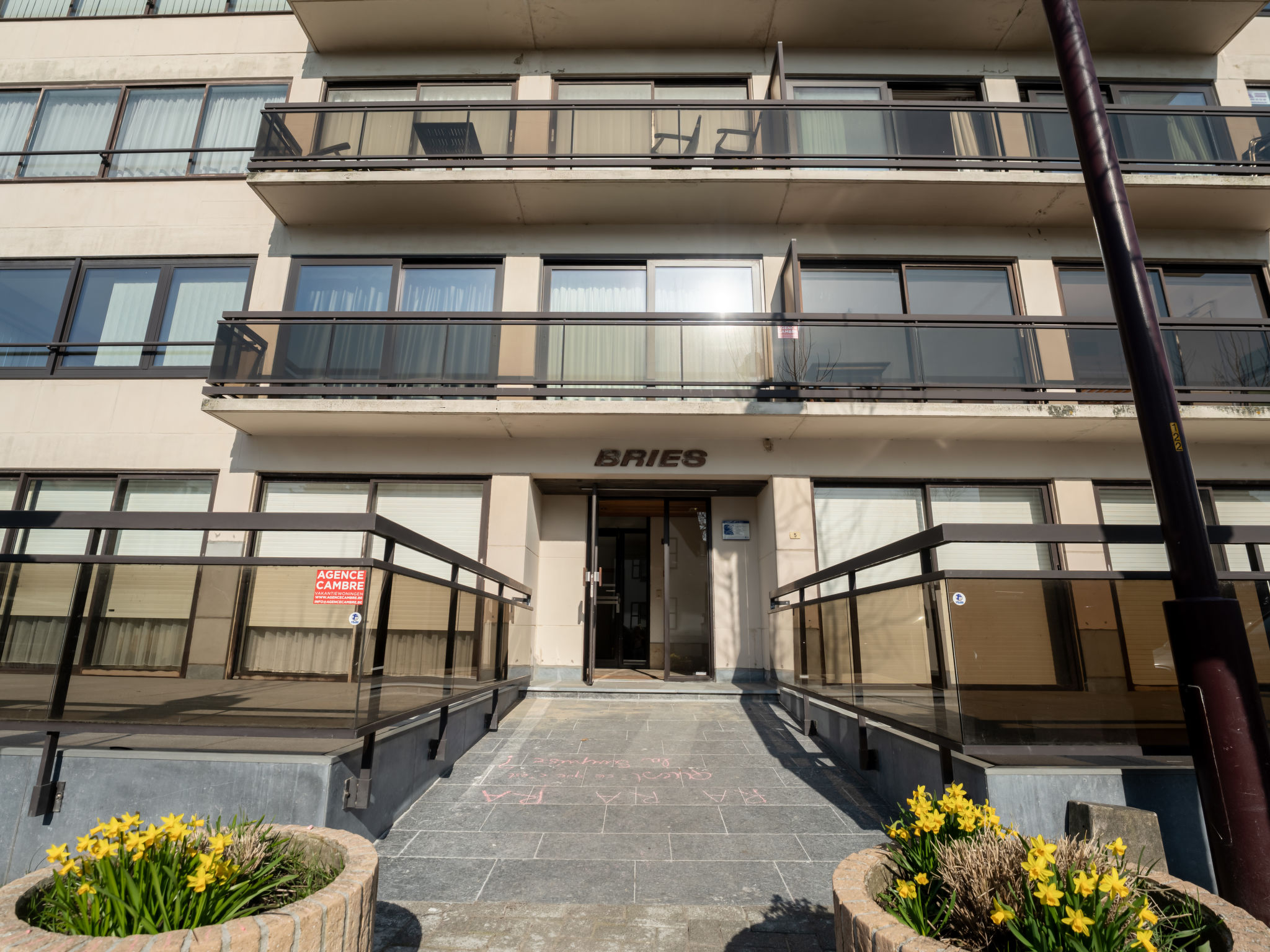 Soley with parking - Buiten