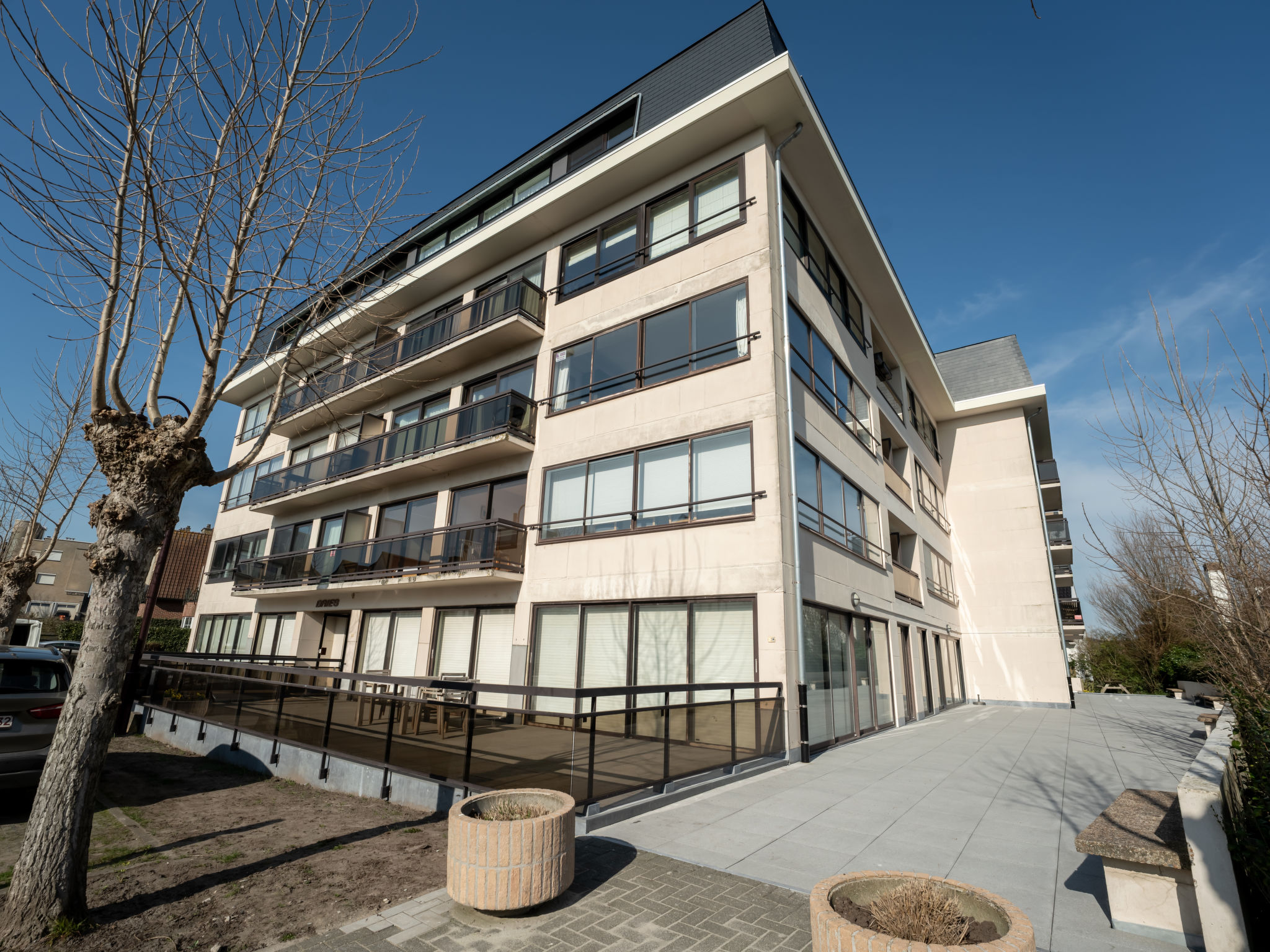 Soley with parking - Buiten