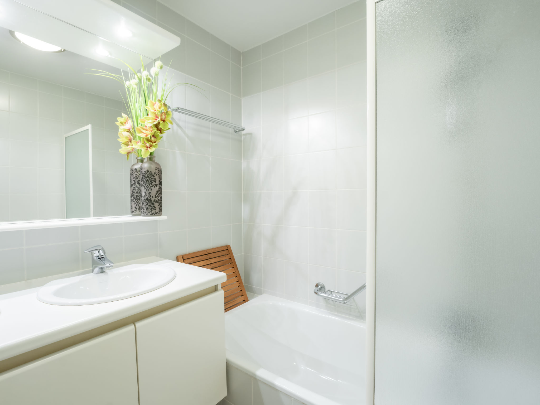 Photo of Flipper nearby the beach