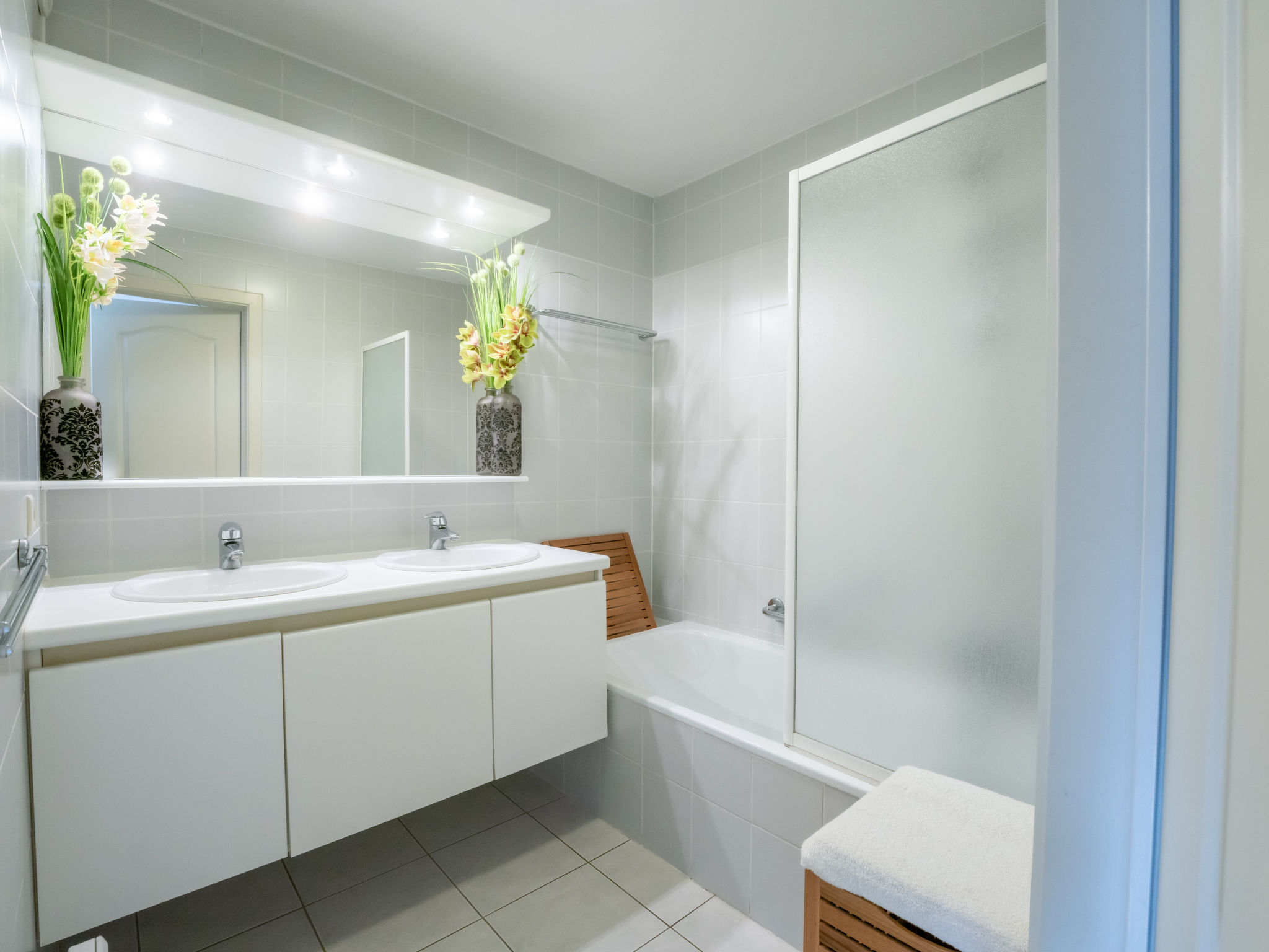 Photo of Flipper nearby the beach