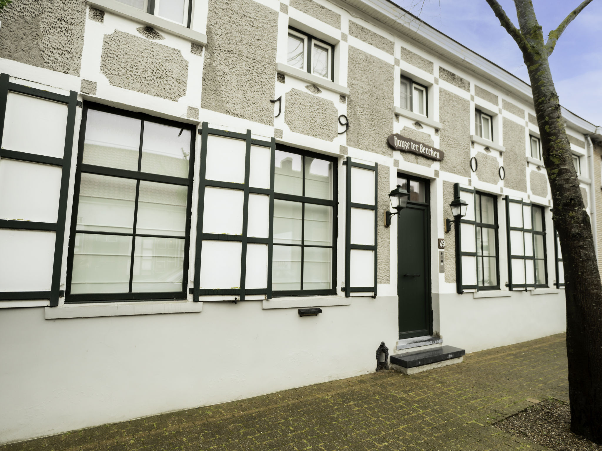 Photo of Huyze Ter Bercken with swimming pond