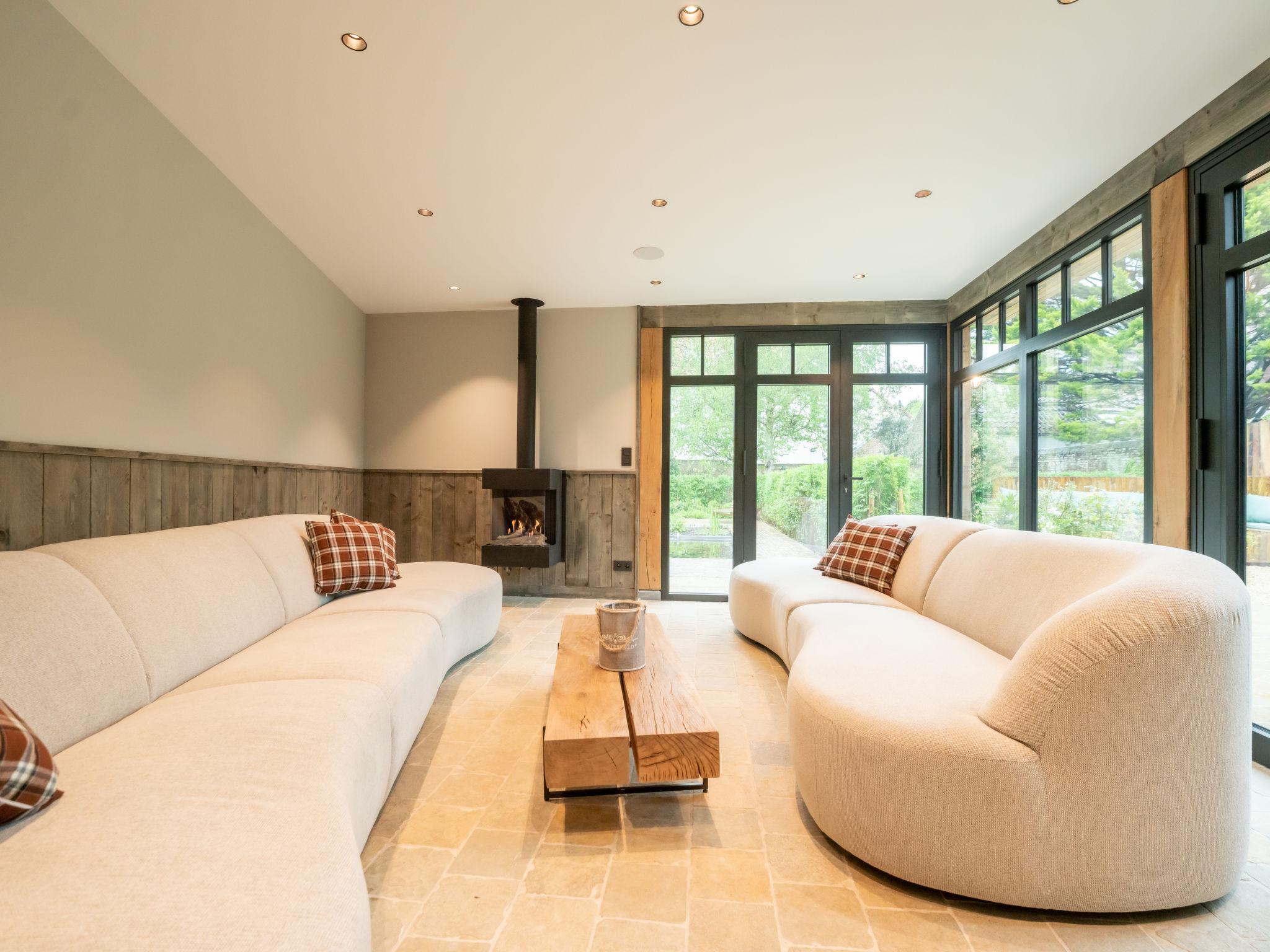 Photo of Huyze Ter Bercken with swimming pond