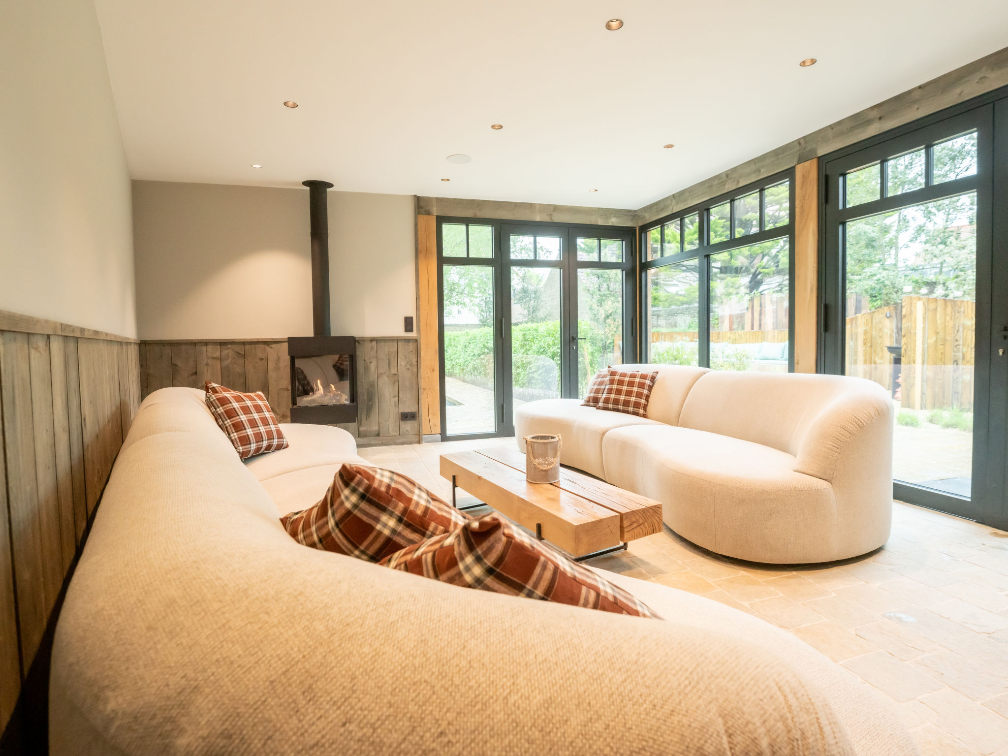 Photo of Huyze Ter Bercken with swimming pond