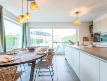6-persoons vakantiehuis met omheinde tuin op 1,3 km van zee in De Haan - thumbnail 2