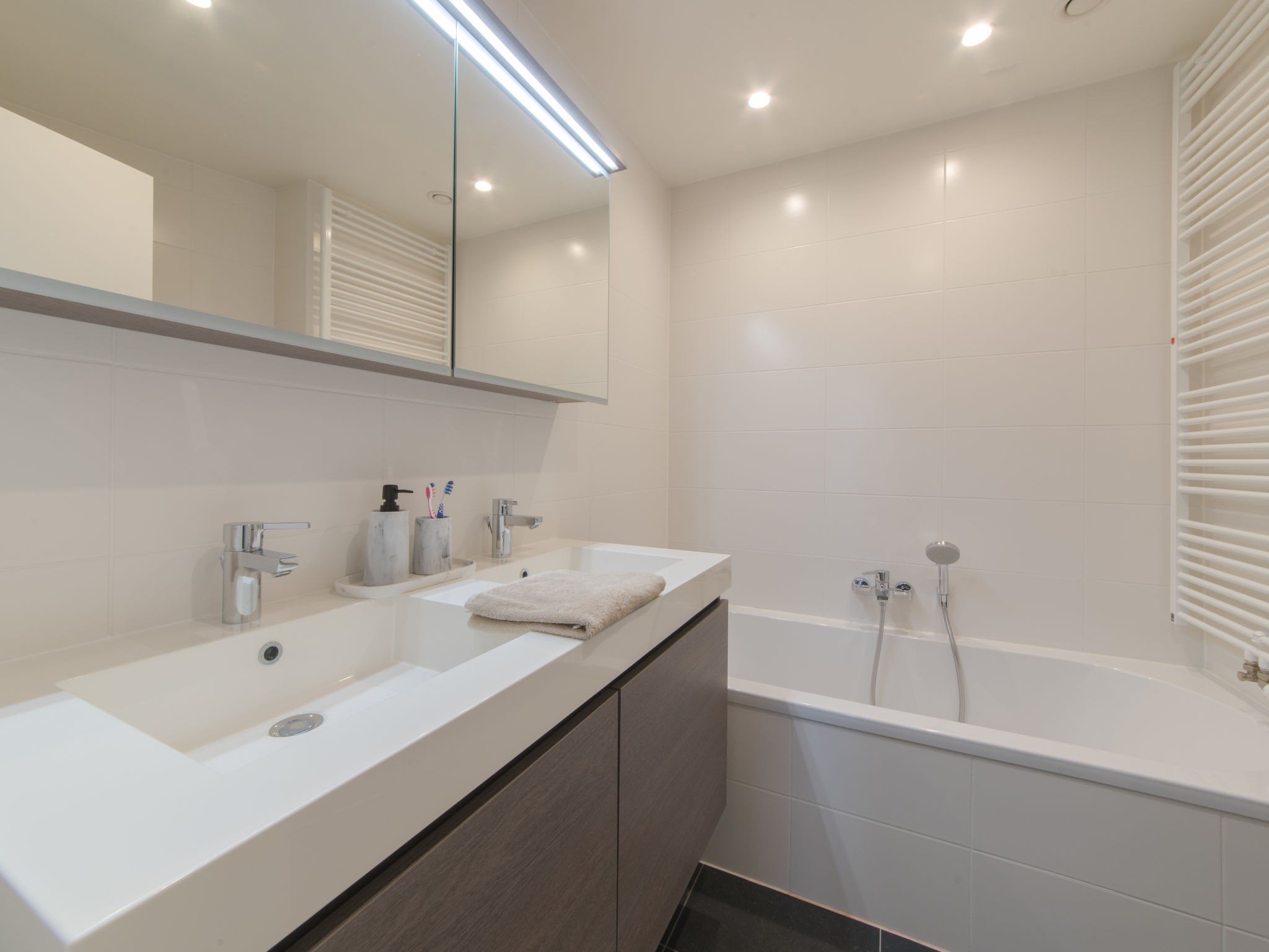 Photo of Duinenhof 18 with parking