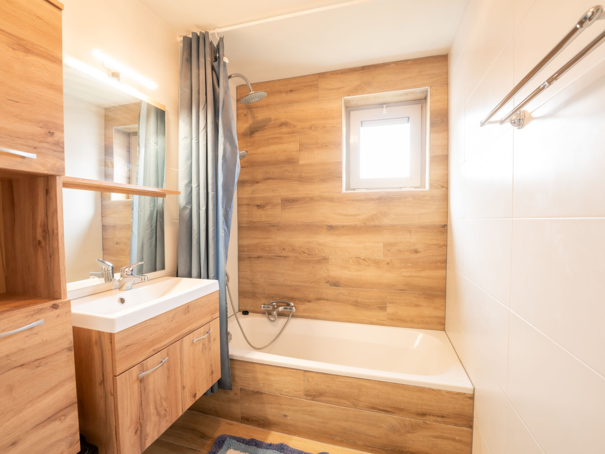 Photo of Vissershuis 92 with parking