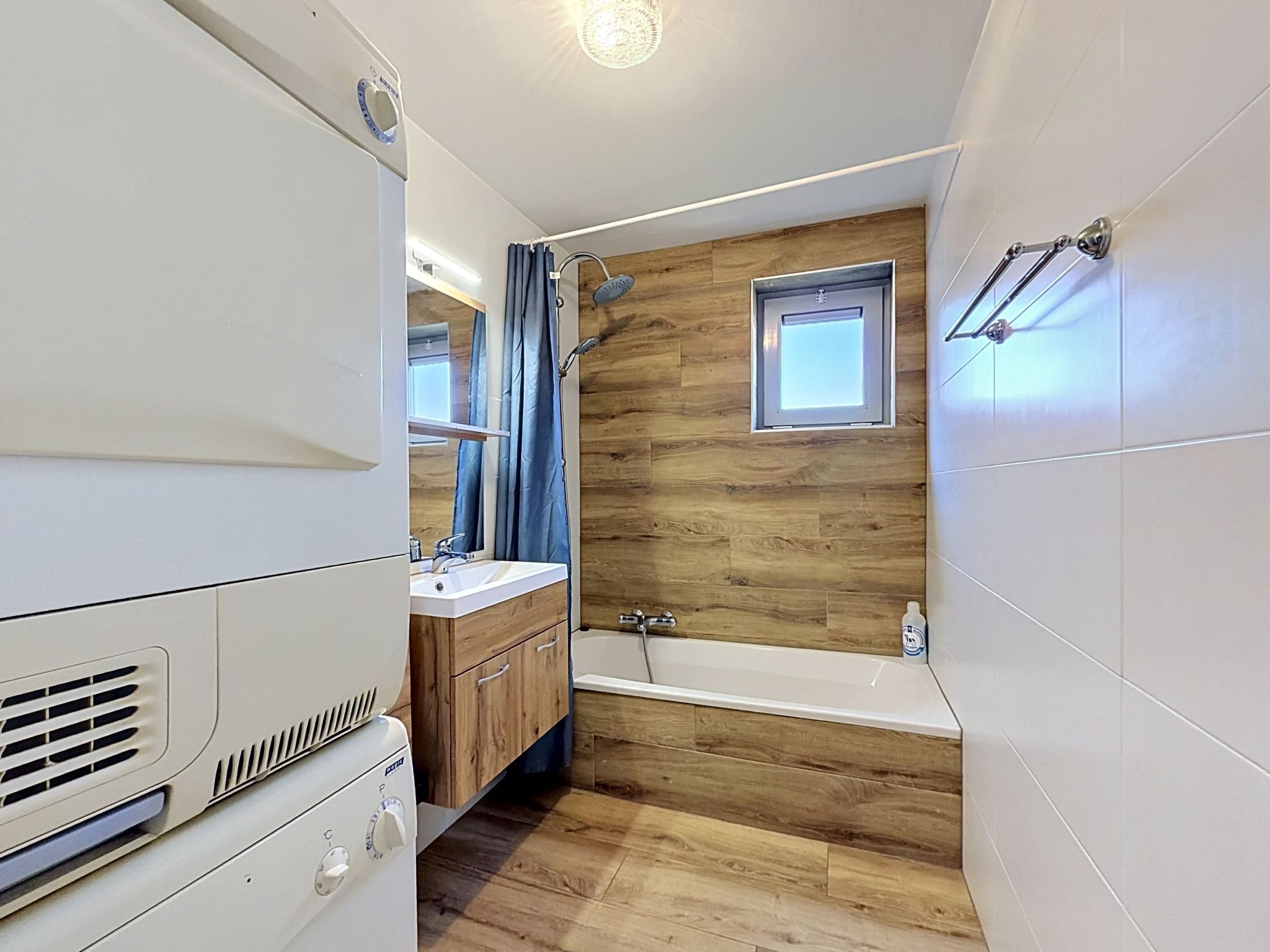 Photo of Vissershuis 92 with parking