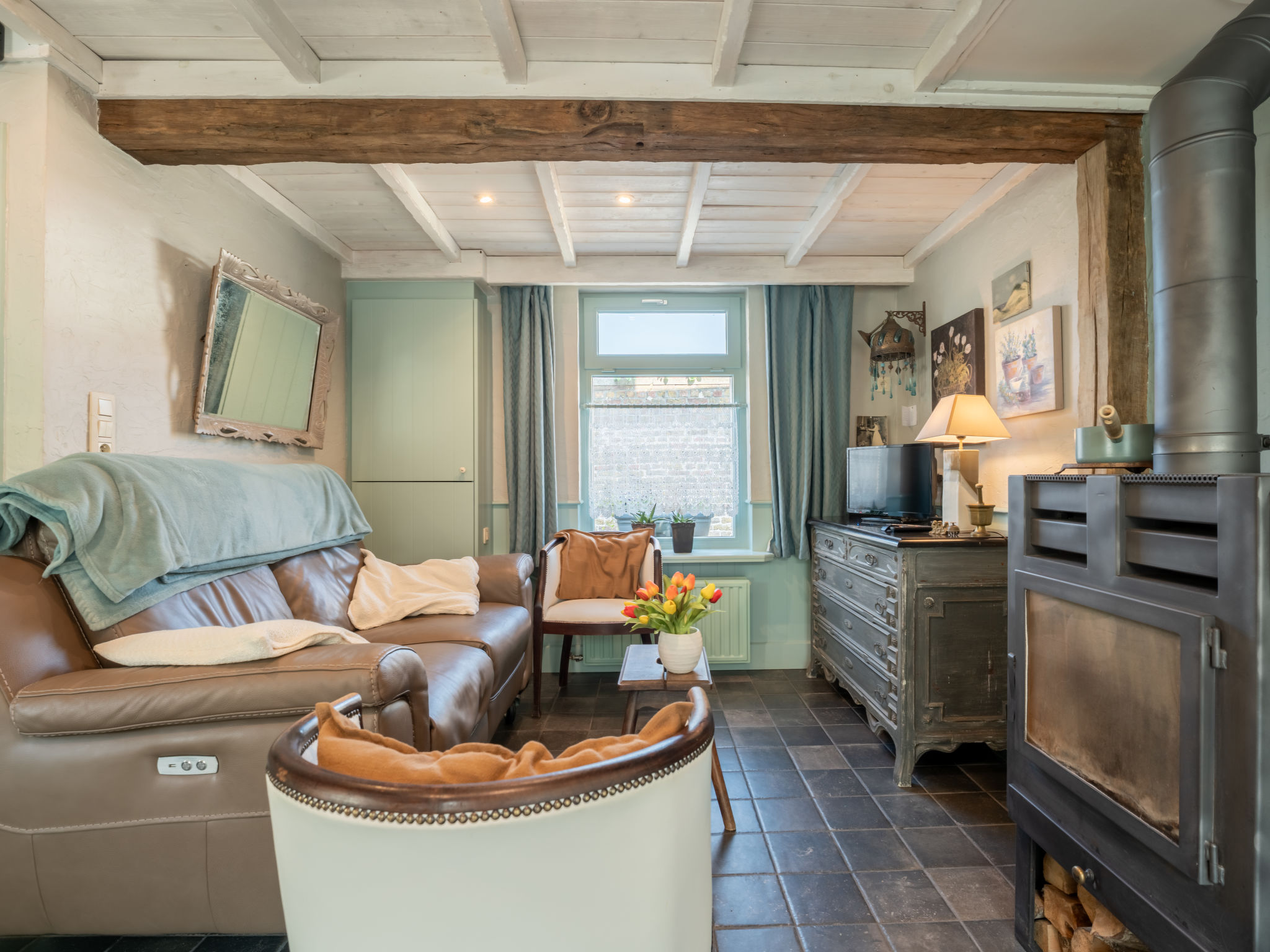 Gigi - quit and rustic cottage-Binnen