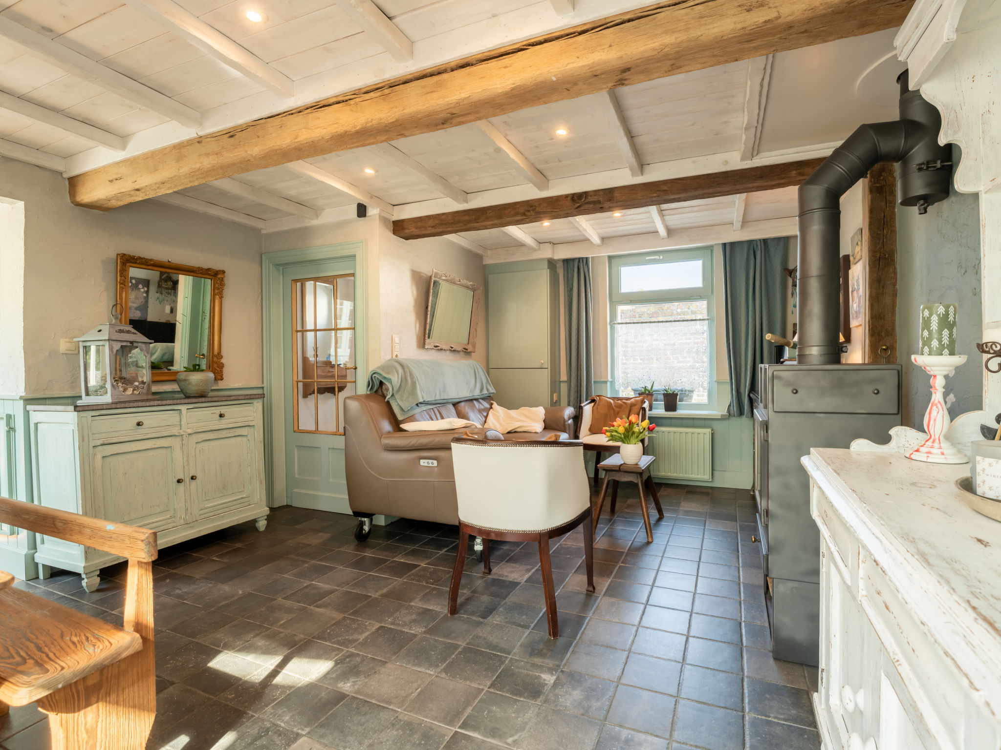 Gigi - quit and rustic cottage-Binnen