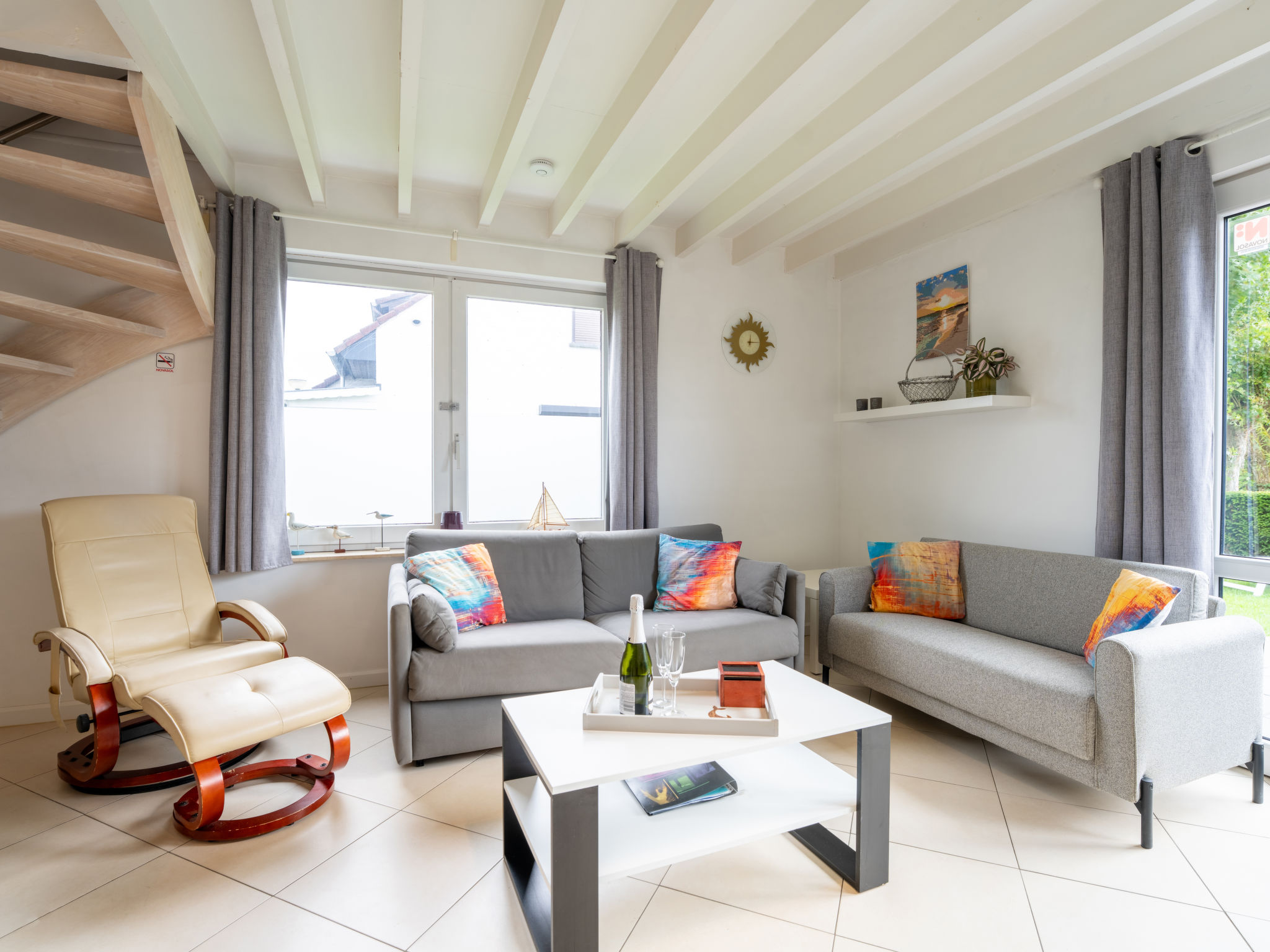 "Ter Heide I with terrace & parking", 3-Zimmer-Haus 56 m2. Hell, komfortabel und gemütlich eingerichtet: Wohn-/Esszimmer mit 1 Diwanbett (160 cm, Länge 200 cm), Digital-TV und Internationale TV-Send..