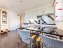 Op 1,0 km van zee: Comfortabel appartement met zwembad in Bredene - thumbnail 3