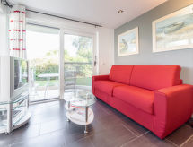 Op 1,0 km van zee: Comfortabel appartement met zwembad in Bredene - thumbnail 2