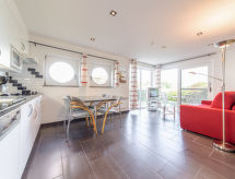 Op 1,0 km van zee: Comfortabel appartement met zwembad in Bredene - thumbnail 1