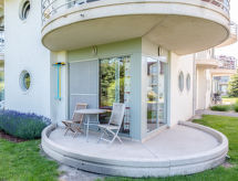 Op 1,0 km van zee: Comfortabel appartement met zwembad in Bredene - thumbnail 4