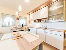 Op 1,0 km van zee: Comfortabel appartement in Bredene met zwembad · 4 pers. - thumbnail 2