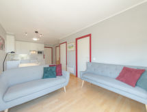 Op 1,0 km van zee: Comfortabel appartement in Bredene met zwembad - thumbnail 2