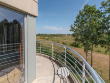 Op 1,0 km van zee: Comfortabel appartement in Bredene met zwembad - thumbnail 3