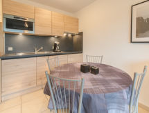 Appartement in Bredene met verwarmd zwembad op 1 km van zee - thumbnail 4