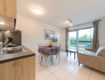 Appartement in Bredene met verwarmd zwembad op 1 km van zee - thumbnail 1