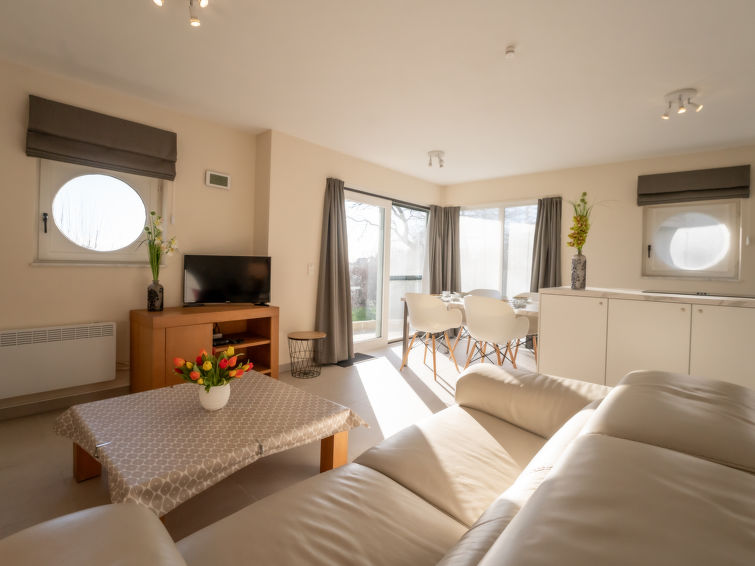 Appartement in Bredene met verwarmd zwembad op 1 km van zee · 80 m² in Bredene