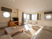 Appartement met verwarmd zwembad op 1 km van zee in Bredene · 4 pers. - thumbnail 1