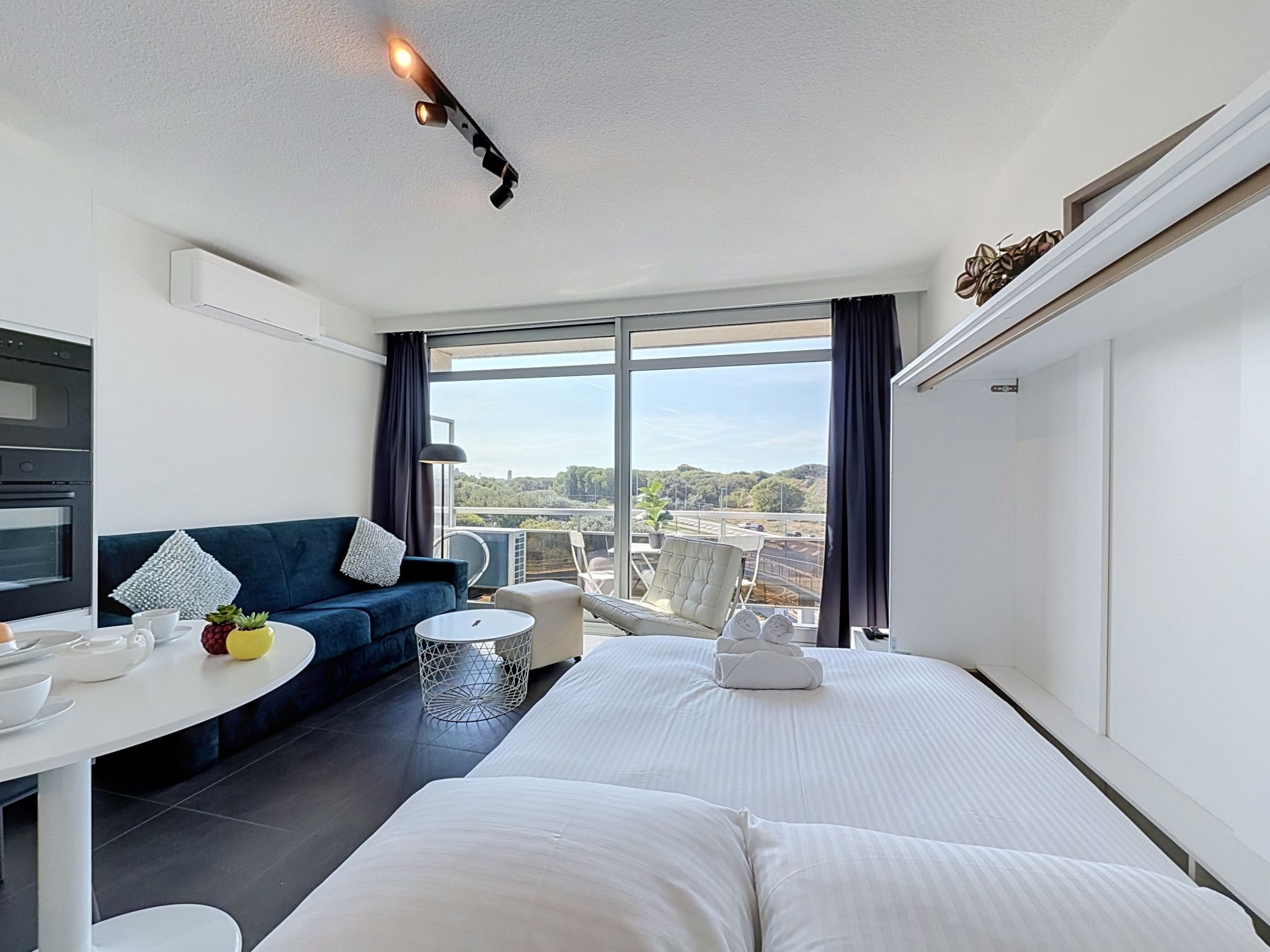 Astrid with parking and seaview - Binnen