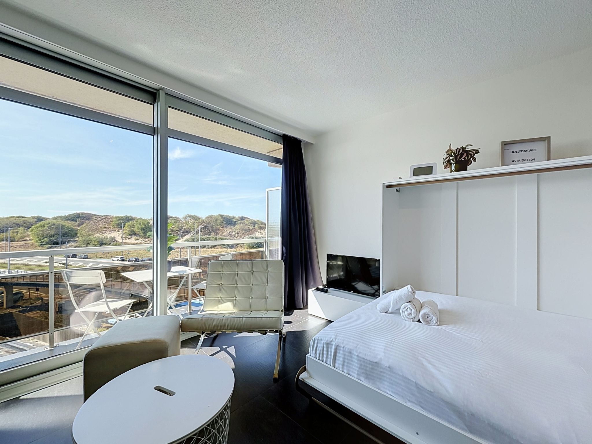Astrid with parking and seaview - Binnen