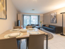 Aan zee: licht 4-persoons appartement in Bredene - thumbnail 1