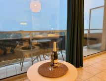Studio 806 met balkon en zeezicht op 200m van het strand in Bredene - thumbnail 6