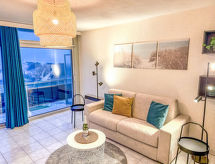 Studio 806 met balkon en zeezicht op 200m van het strand in Bredene - thumbnail 1