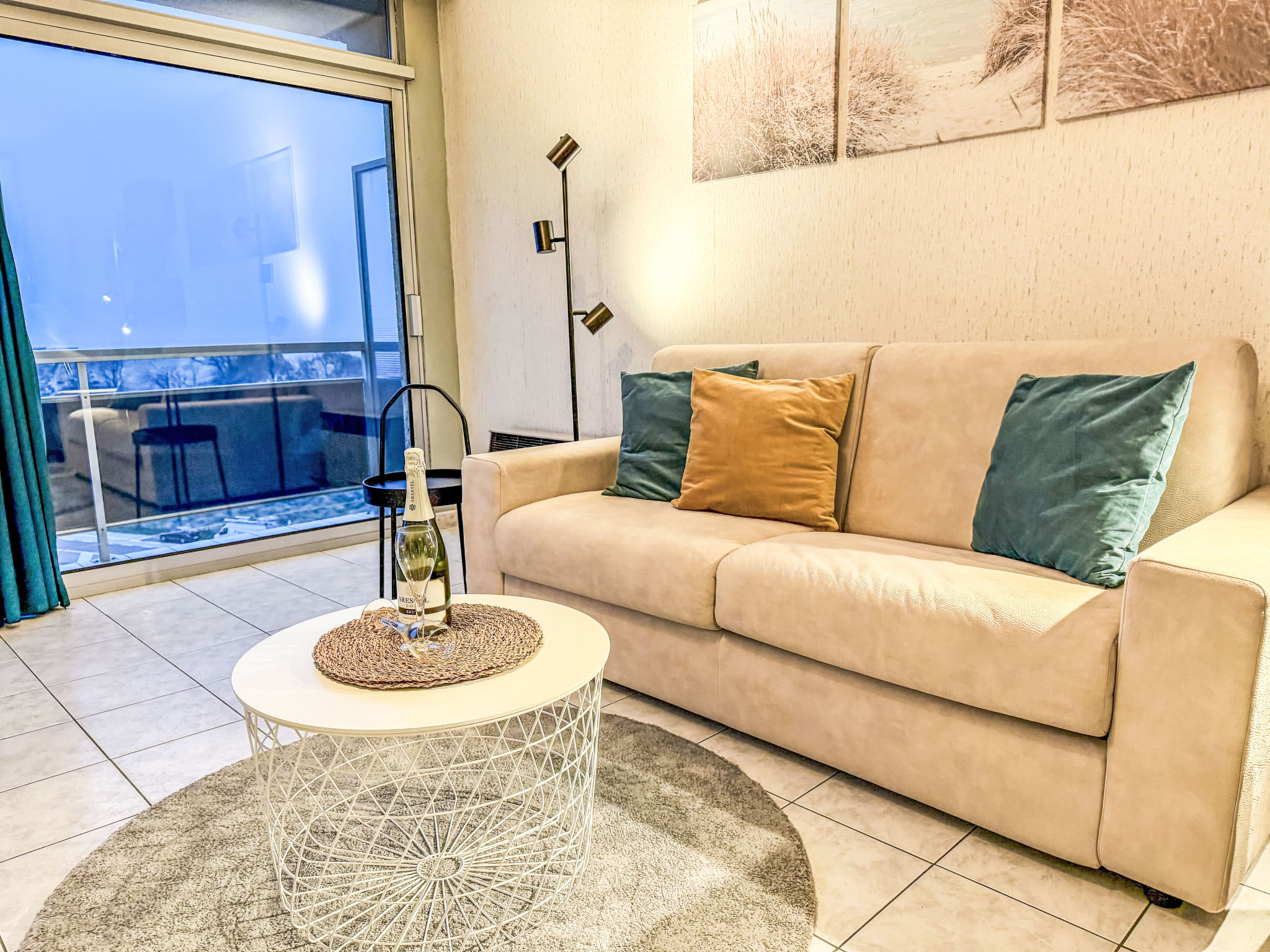 Studio 806 with balcony-Binnen