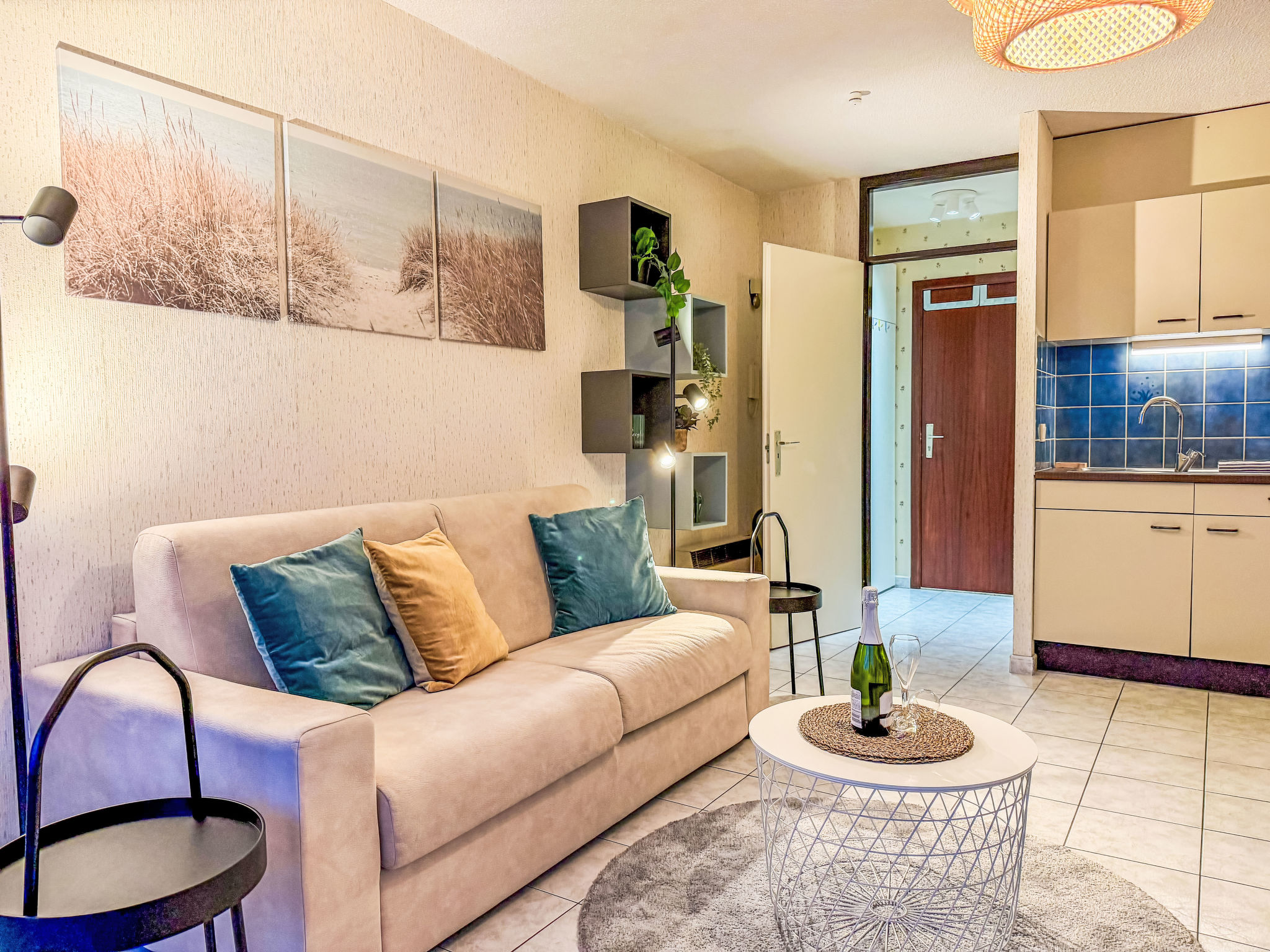 Studio 806 with balcony-Binnen