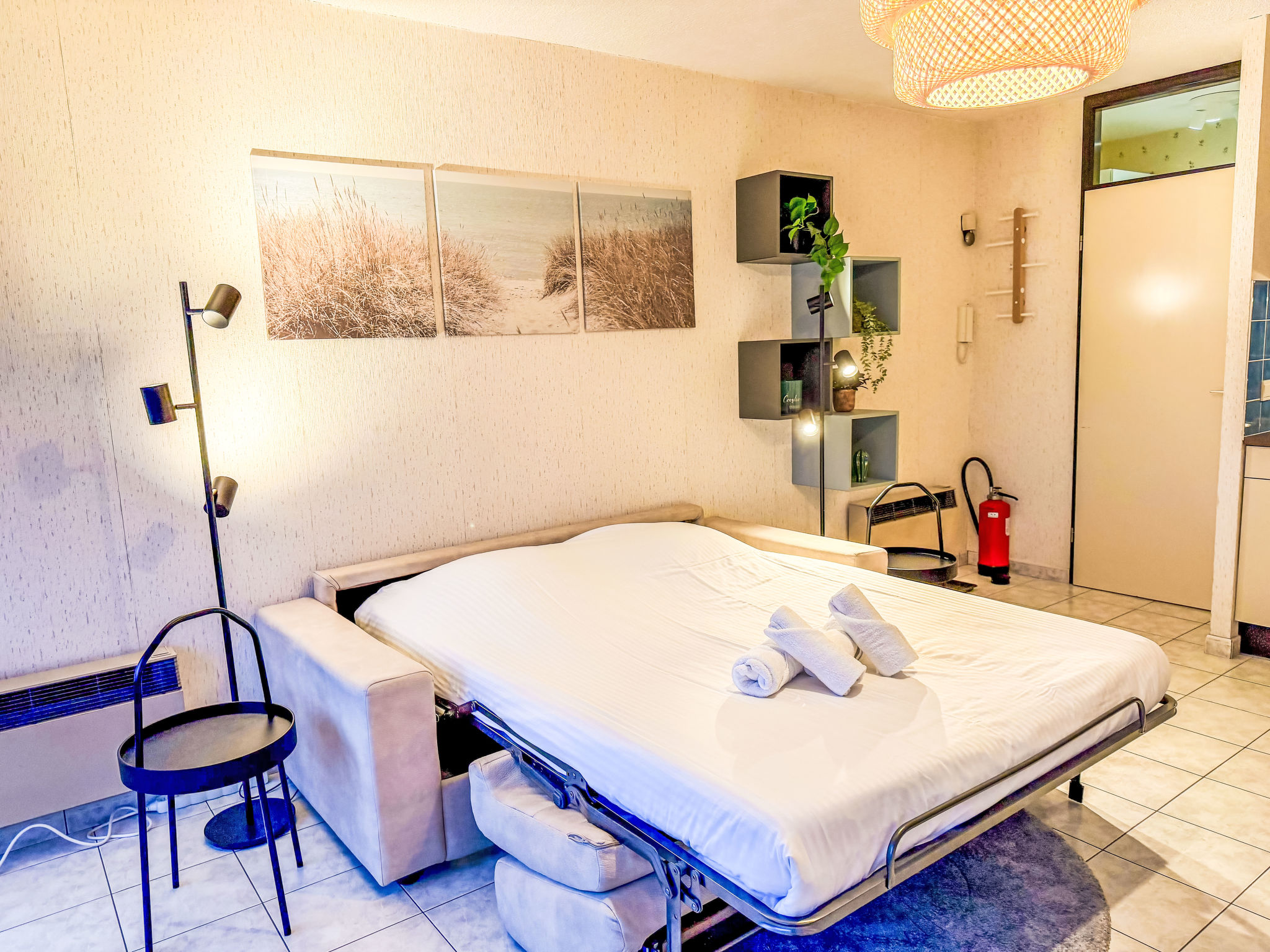 Studio 806 with balcony-Binnen