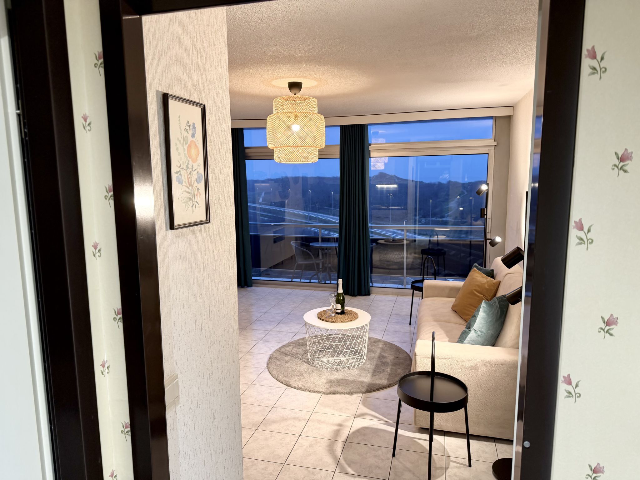 Studio 806 with balcony-Binnen