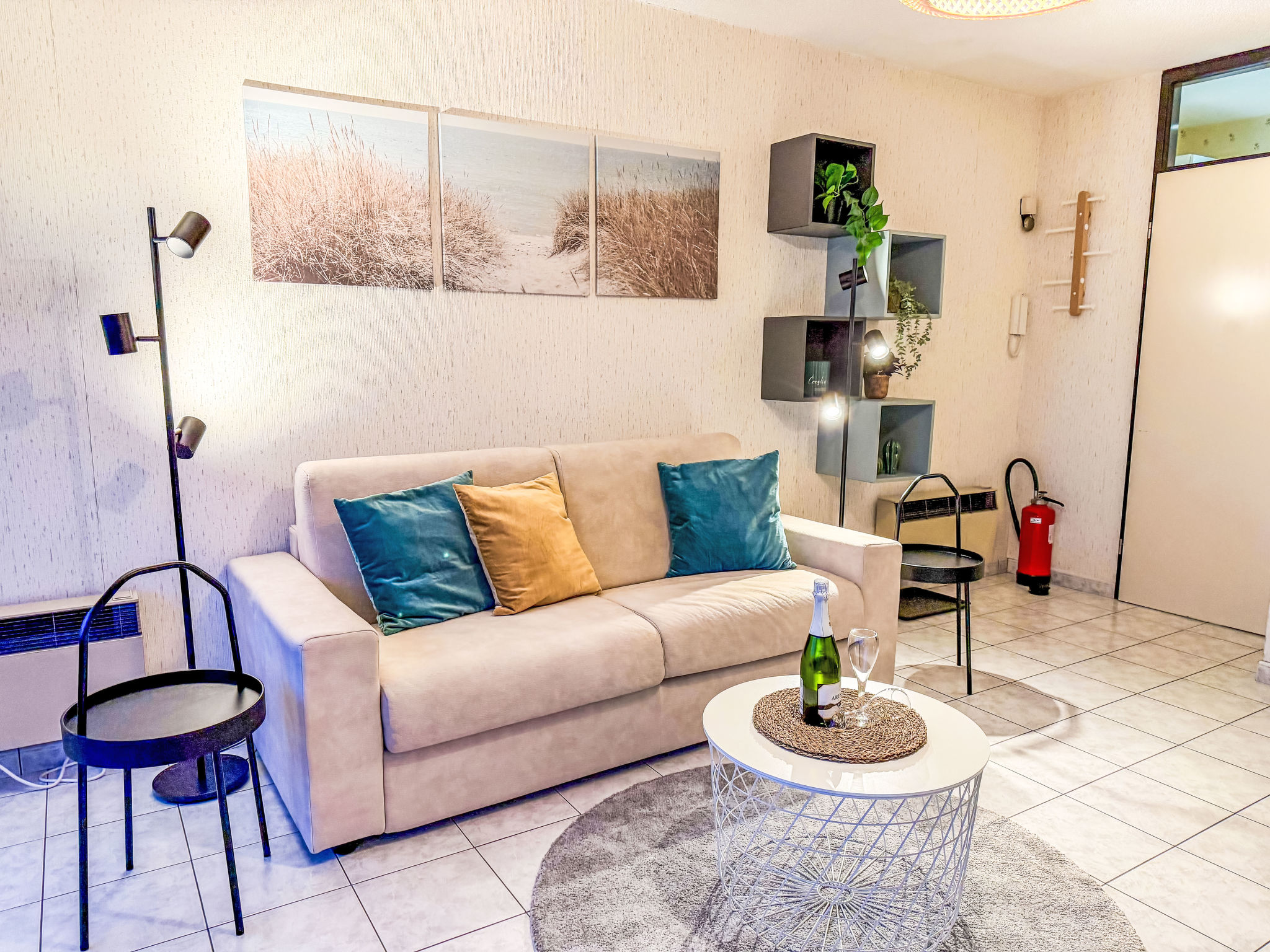 Studio 806 with balcony-Binnen