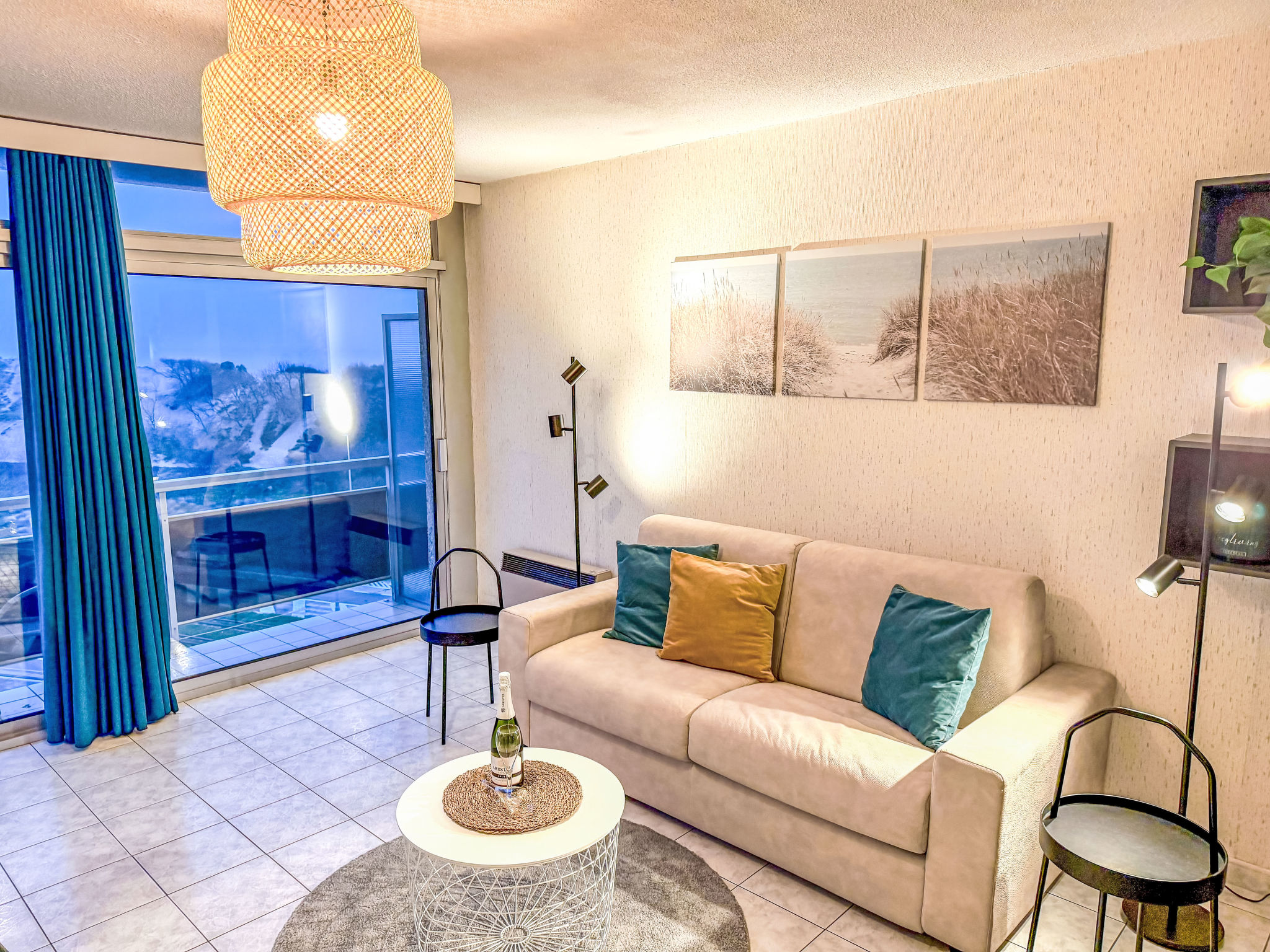 Studio 806 with balcony-Binnen